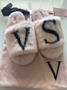 Victoria's Secret Pink Faux Fur VS Slide Slippers